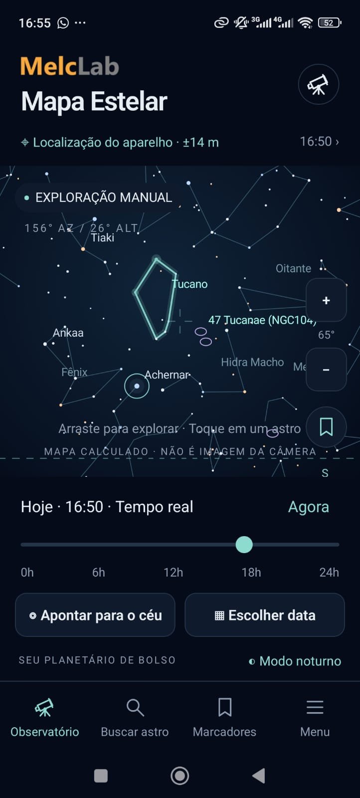 Mapa celeste interativo com constelações, orientação e controles de data e horário.